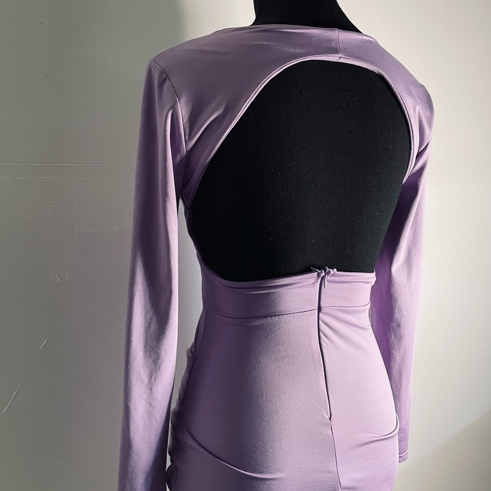 5/$50 EUC Womens Lilac Plunge Open Back Mini Dress Sz. M - Picture 5 of 6